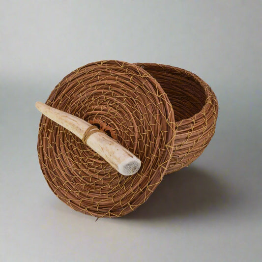 Pine needle basket with antler