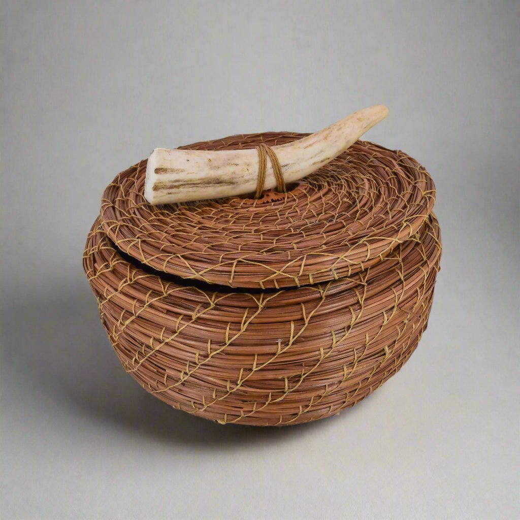 Pine needle basket with antler