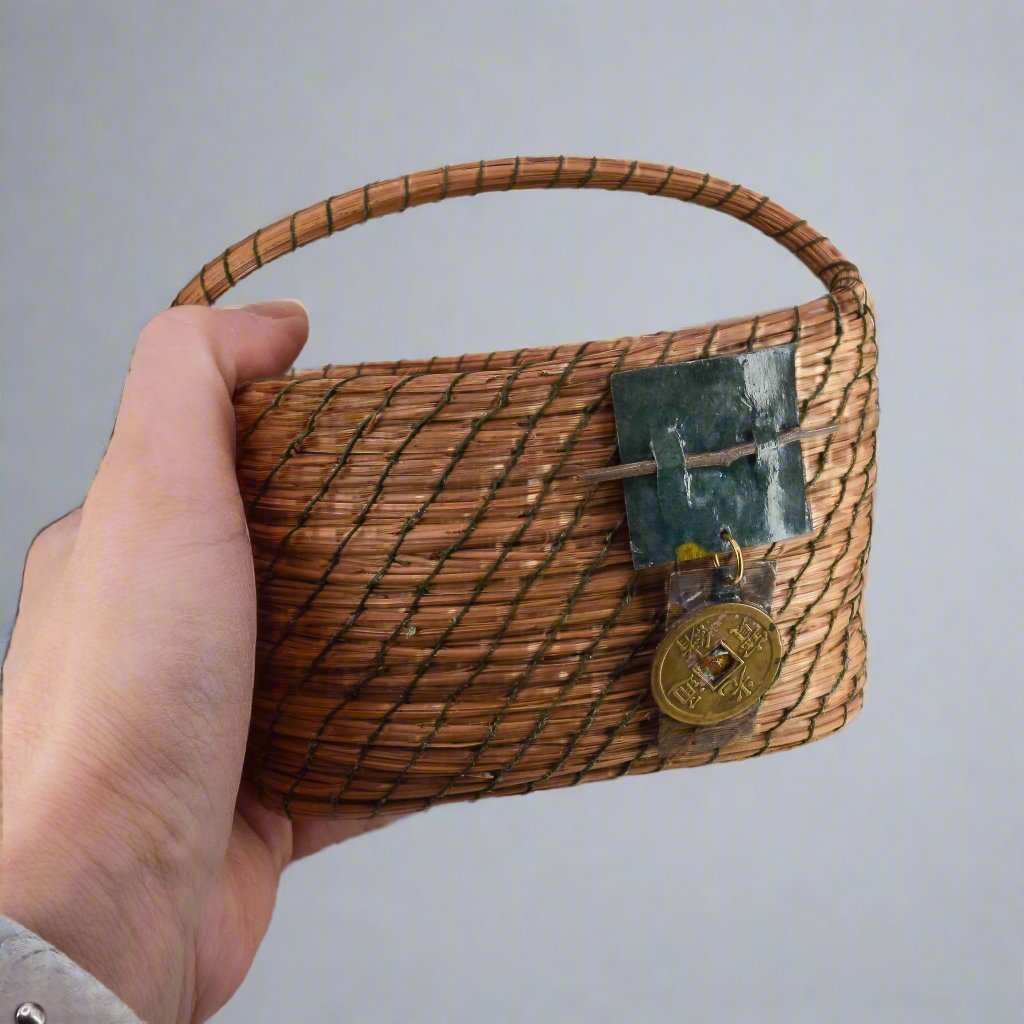 TK_Pine_needle_basket_with_handle shown in hand for scale 